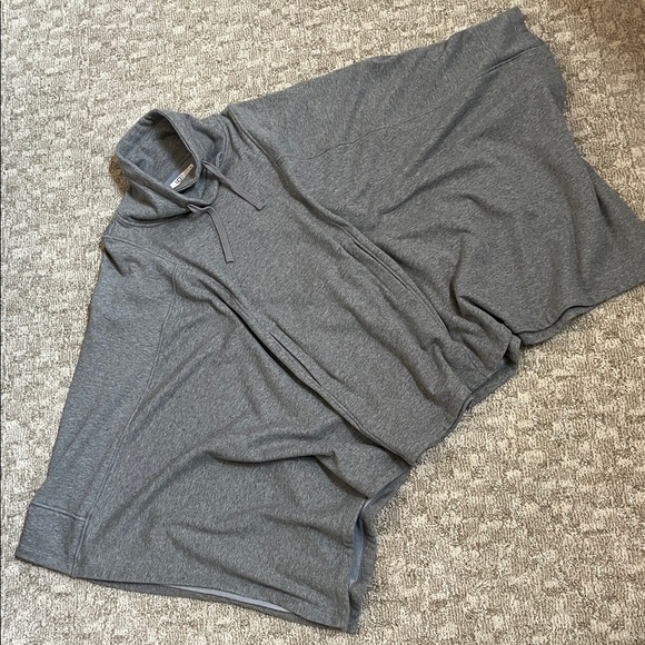 Ugg Women’s Heather Gray Pichot Double Knit Fleece Turtleneck Poncho—M/L - Picture 8 of 10